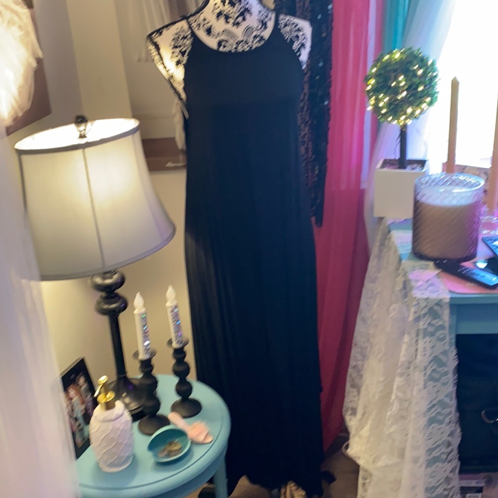 Gorgeous maxi spaghetti strap/ keyhole back